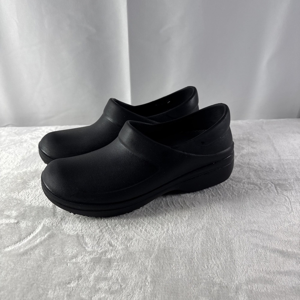 Crocs "On The Clock" Clogs Slip On Slip Resistant Work Shoes Womens Sz 9